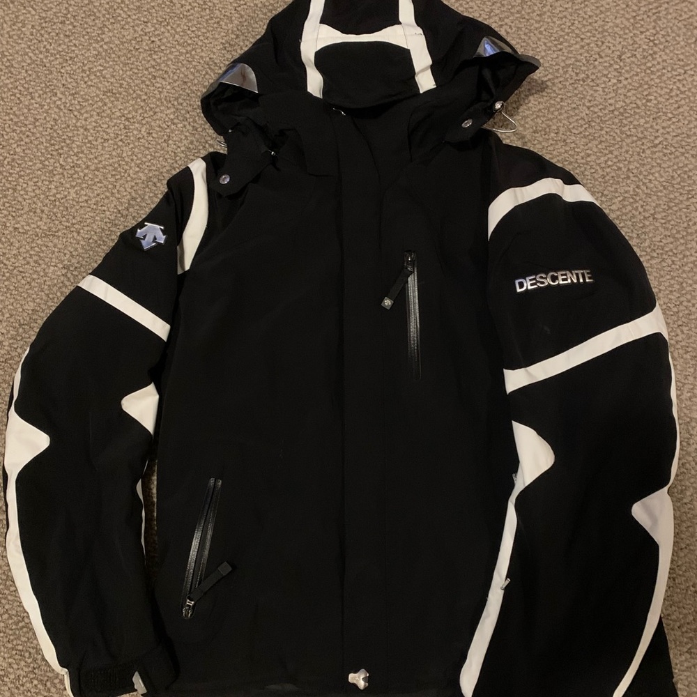 Mens Descente Winter jacket, like new.